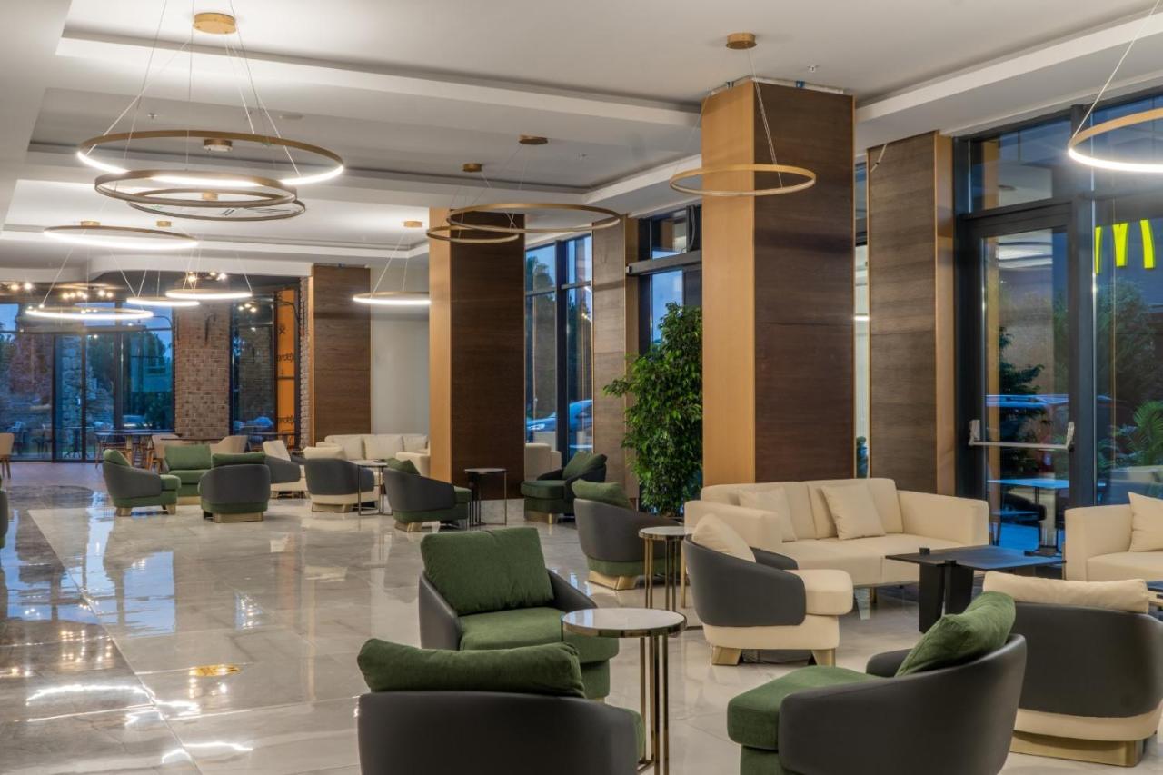 Hotel Square (adults Only) Side